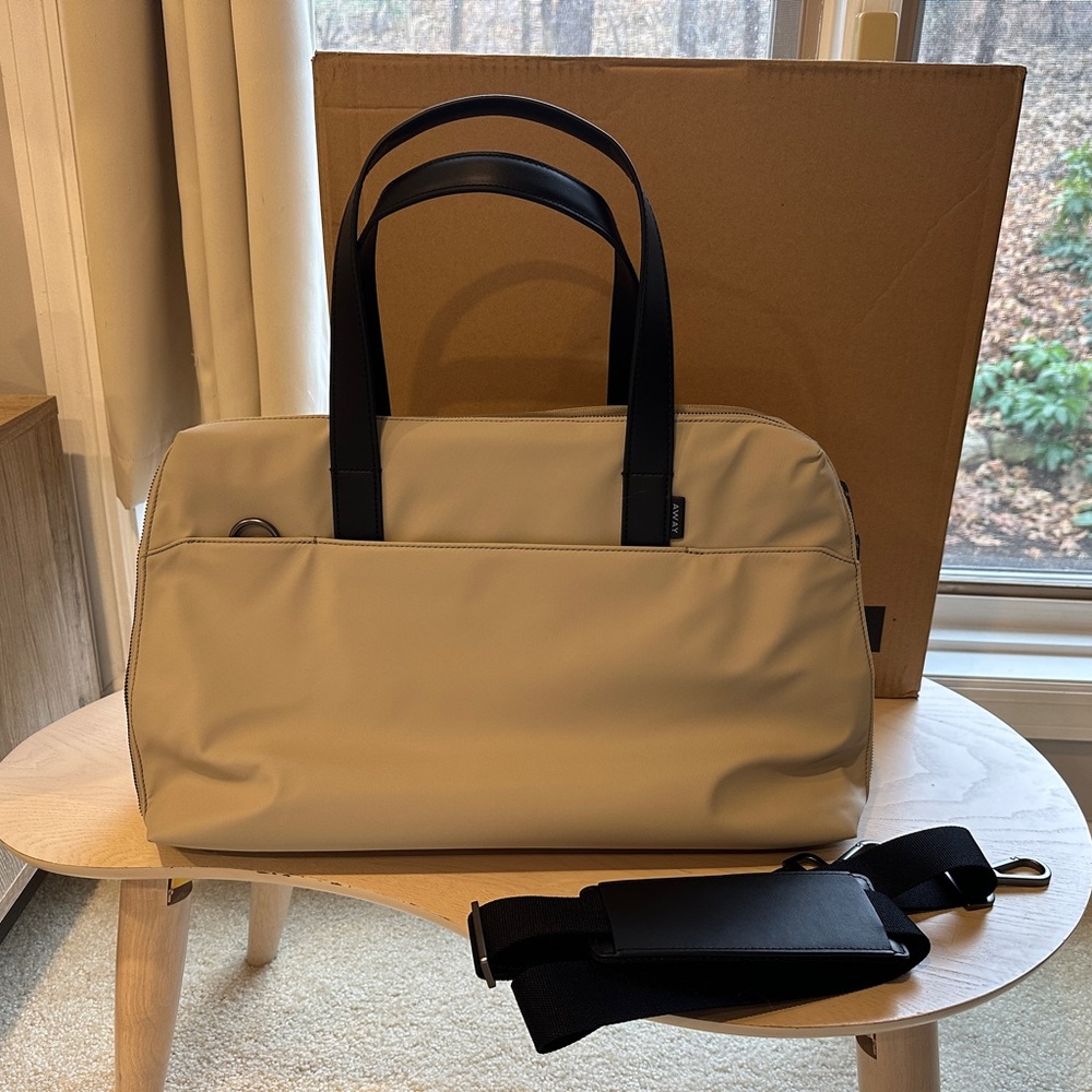 Away Medium Everywhere Bag in Sand